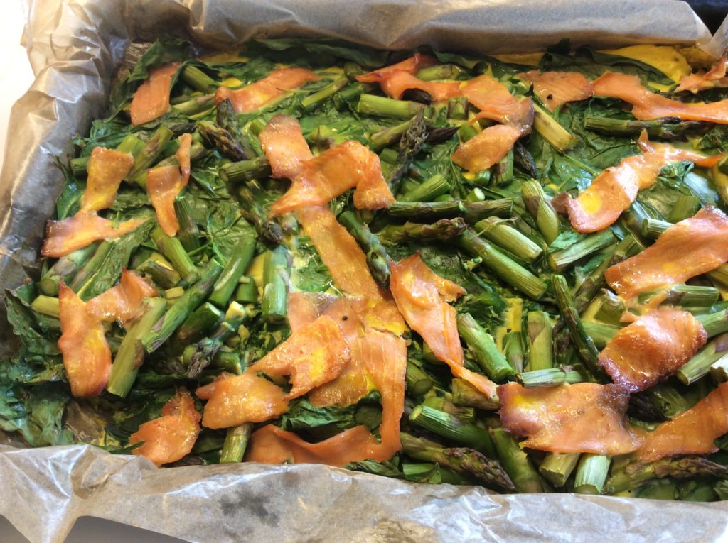 Frittata met zalm, spinazie en asperges