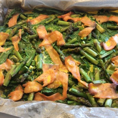 Fritata met zalm, spinazie en asperges