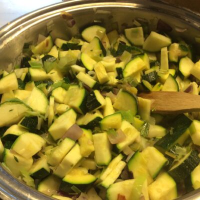 Gestoofde prei met courgette